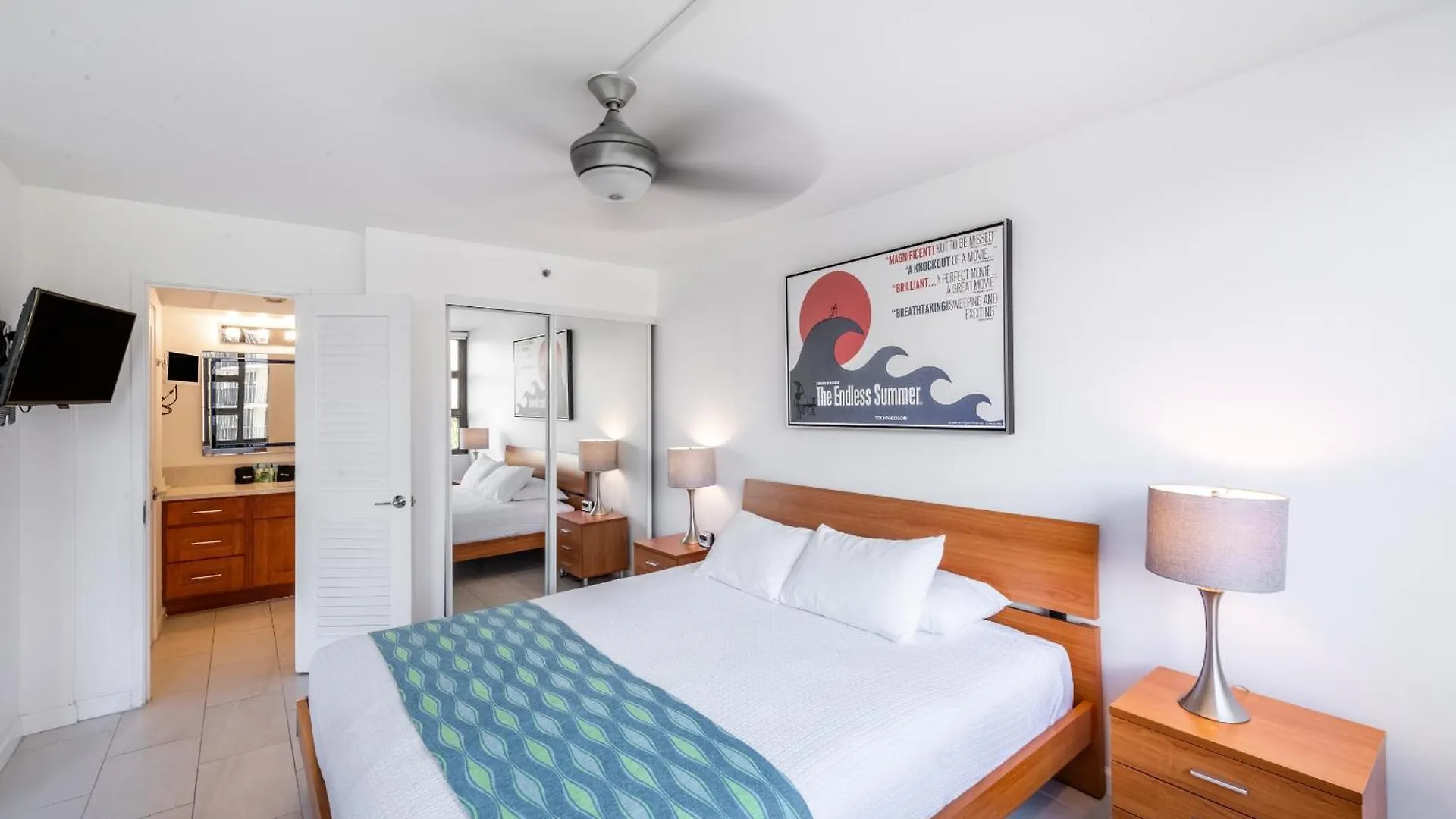 Bright Waikiki Condo With Ocean Views, King Bed, Full Kitchen & Free Parkkng Honolulu Appartamento