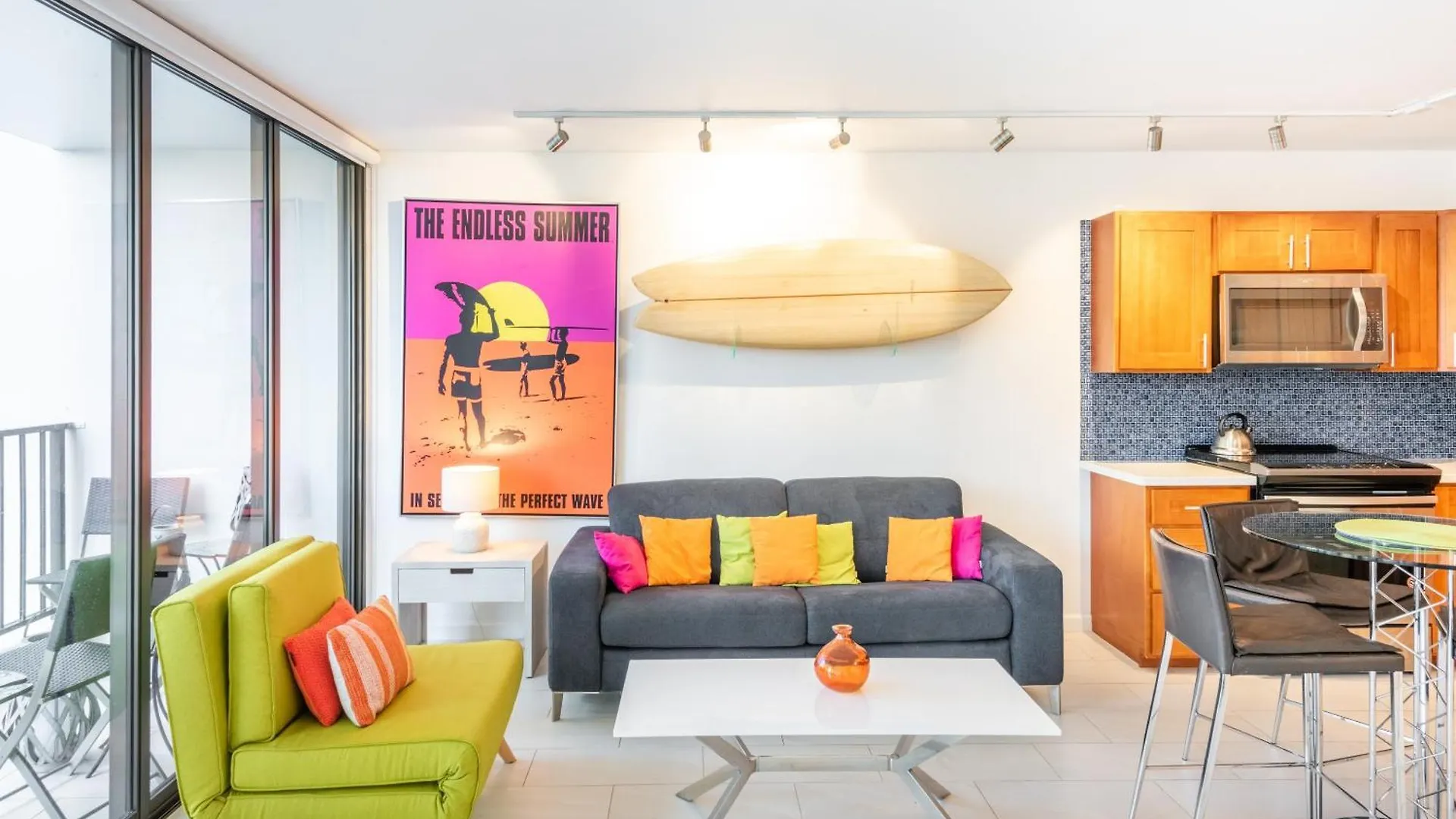 Bright Waikiki Condo With Ocean Views, King Bed, Full Kitchen & Free Parkkng Honolulu