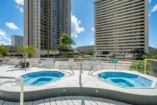 Bright Waikiki Condo With Ocean Views, King Bed, Full Kitchen & Free Parkkng Honolulu Appartamento