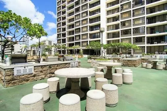 Bright Waikiki Condo With Ocean Views, King Bed, Full Kitchen & Free Parkkng Honolulu