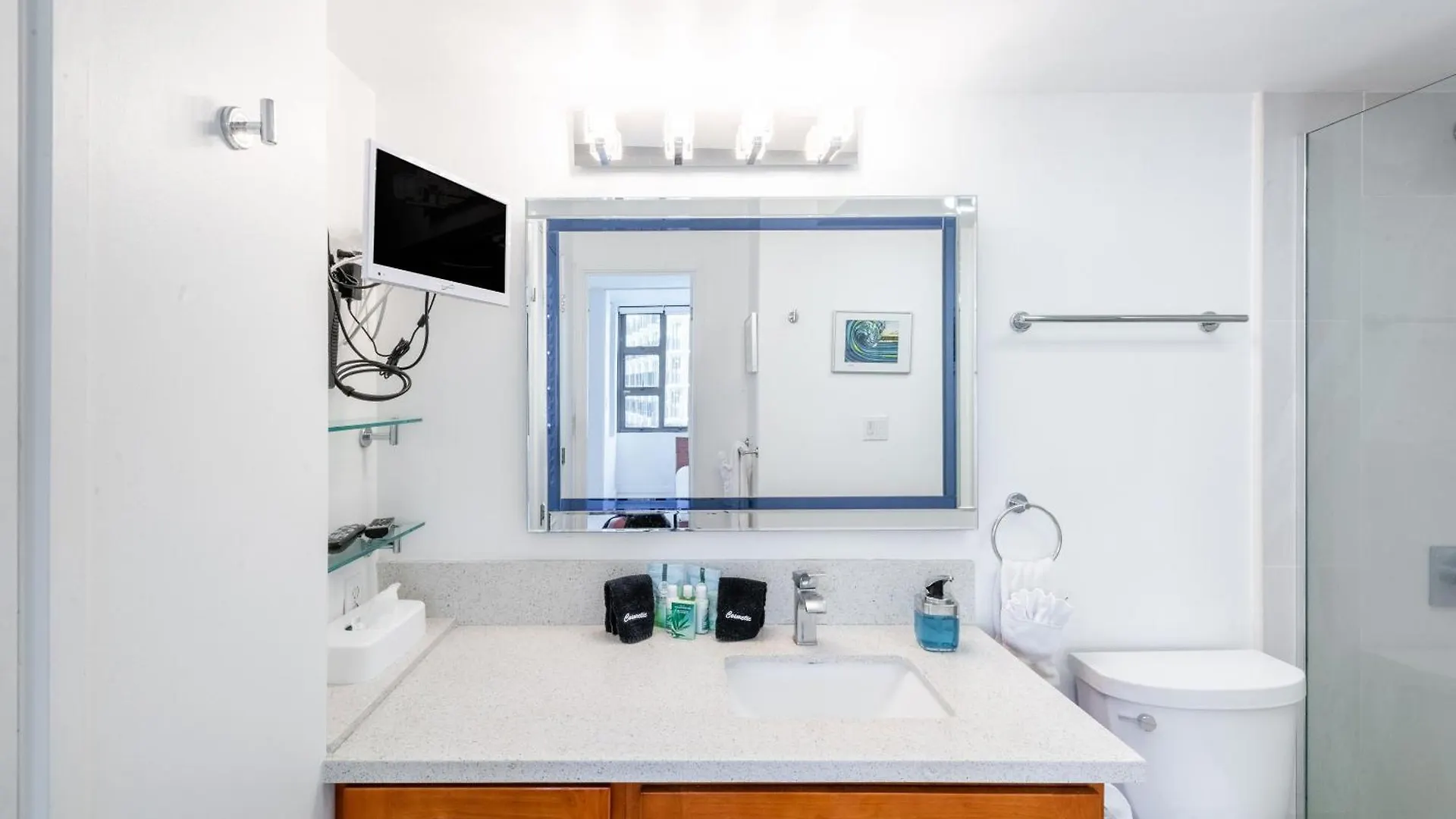 Bright Waikiki Condo With Ocean Views, King Bed, Full Kitchen & Free Parkkng Honolulu Appartamento