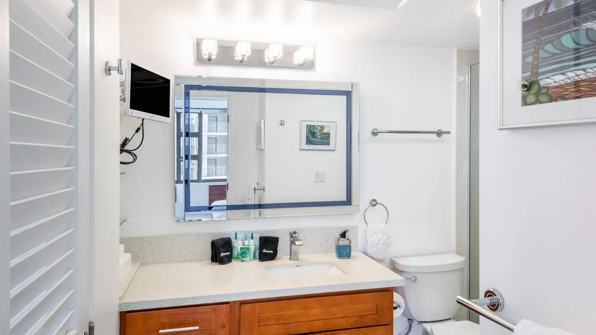 Bright Waikiki Condo With Ocean Views, King Bed, Full Kitchen & Free Parkkng Honolulu