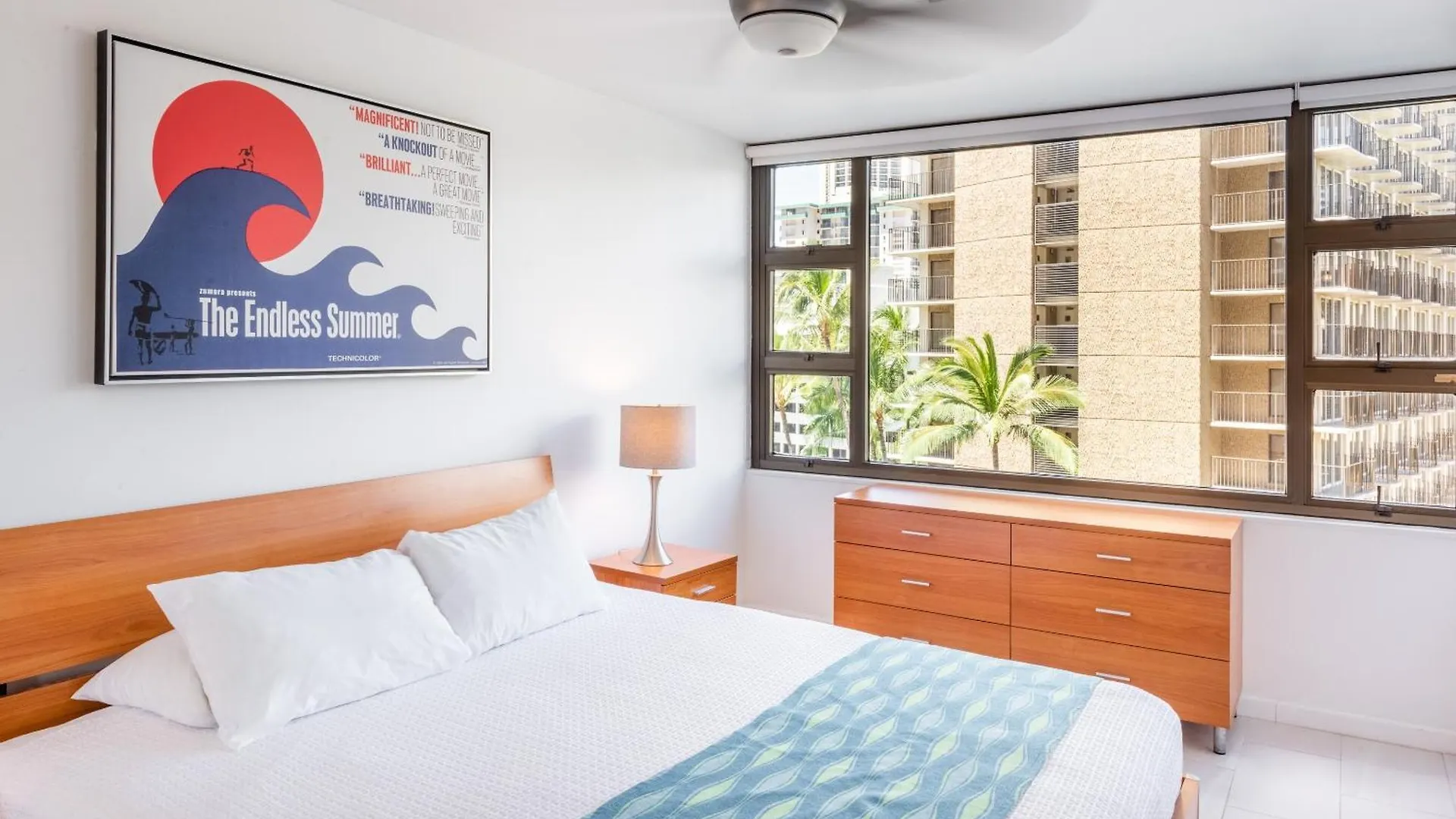 Bright Waikiki Condo With Ocean Views, King Bed, Full Kitchen & Free Parkkng Honolulu 0*,  Stati Uniti