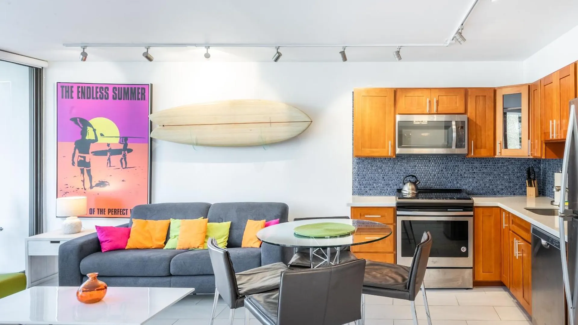 Bright Waikiki Condo With Ocean Views, King Bed, Full Kitchen & Free Parkkng Honolulu
